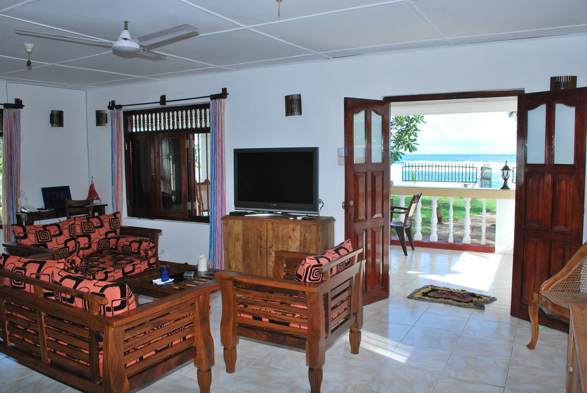 Beach House Мириса Екстериор снимка