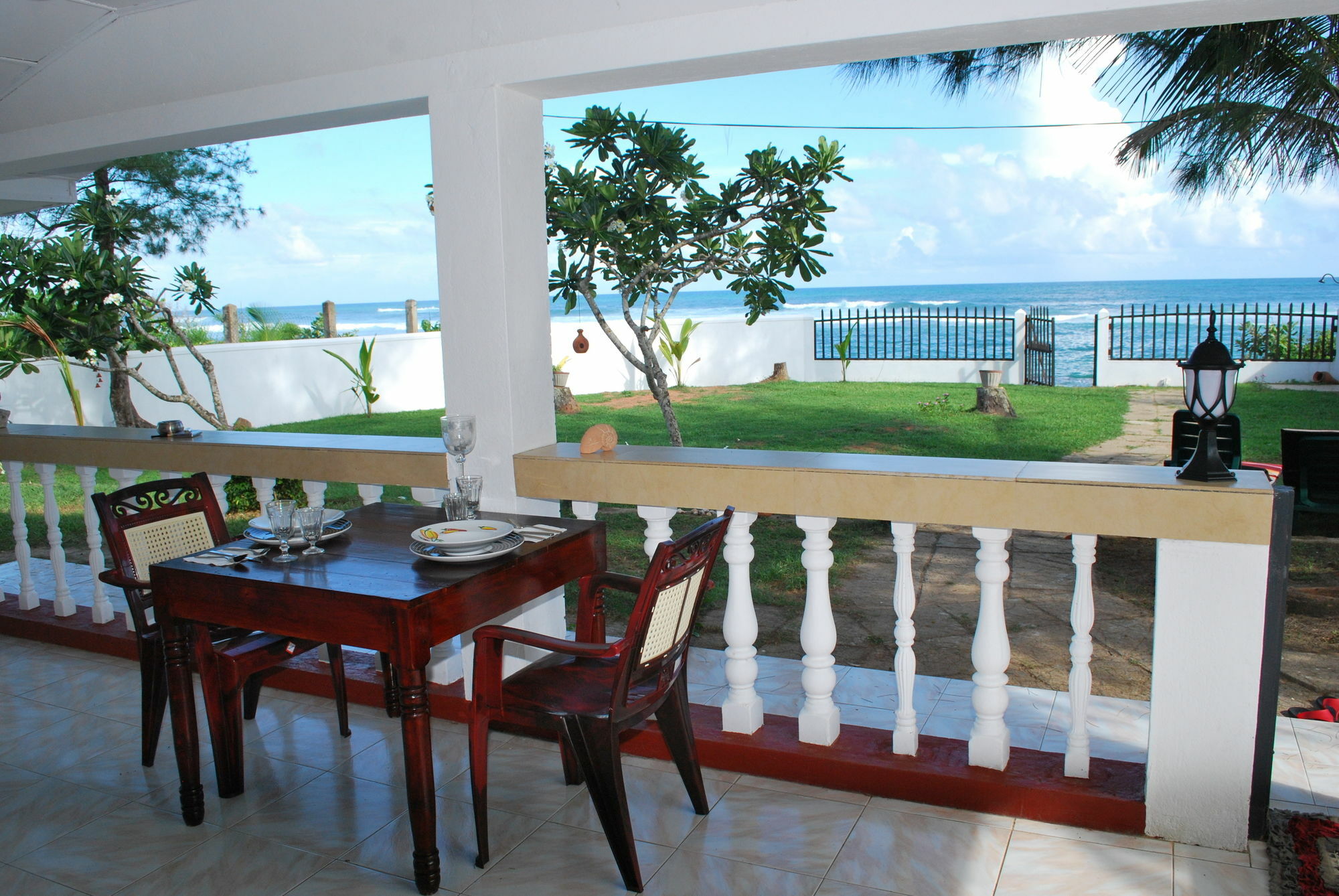 Beach House Мириса Екстериор снимка