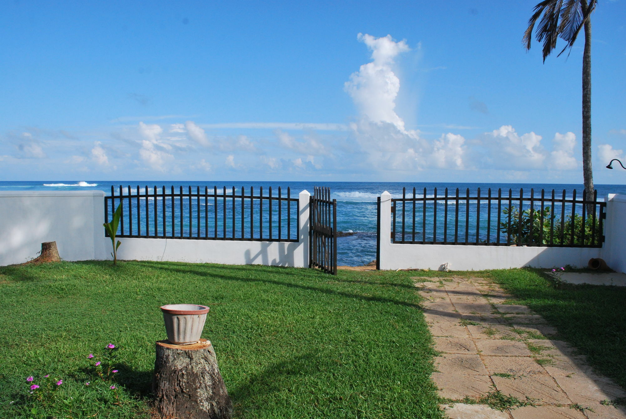 Beach House Мириса Екстериор снимка